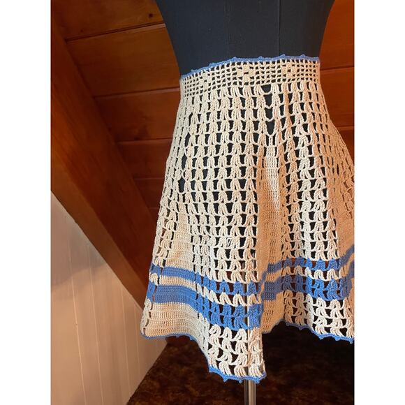 Vintage 50s Handmade White and Blue Open-Weave Crocheted Half Apron - Picture 2 of 7